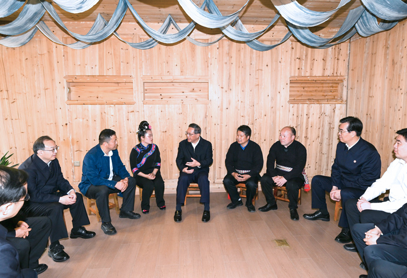 李強(qiáng)在貴州調(diào)研時(shí)強(qiáng)調(diào)
毫不放松抓好各項(xiàng)政策舉措落實(shí)
扎實(shí)有效鞏固拓展脫貧攻堅(jiān)成果「相關(guān)圖片」